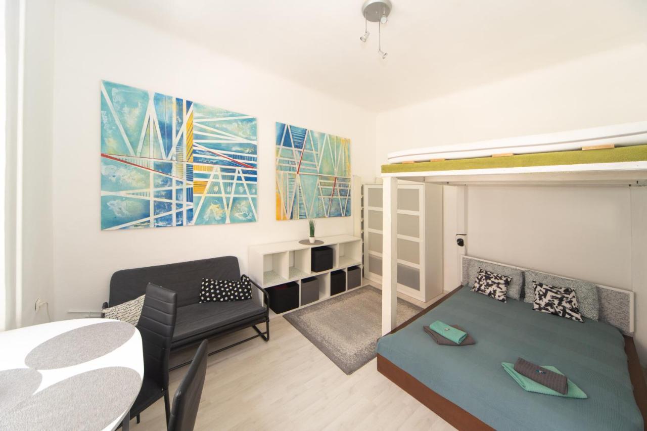 Cosy Studio Apartment With Airconditioner 布达佩斯 外观 照片