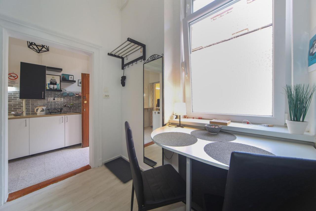 Cosy Studio Apartment With Airconditioner 布达佩斯 外观 照片