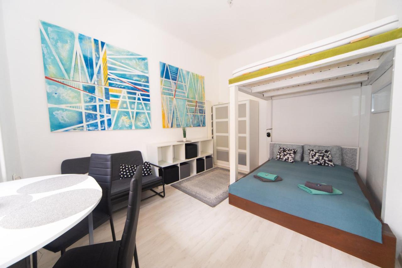 Cosy Studio Apartment With Airconditioner 布达佩斯 外观 照片
